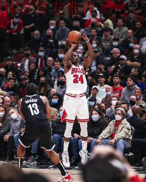 炸裂!贾文特-格林抢断普里查德,迎着怀特完成暴力单手隔扣 炸裂!贾文特-格林抢断普里查德,迎着怀特完成暴力单手隔扣